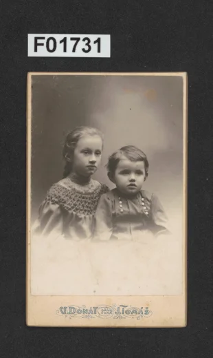 kabinetní portrétní vizitková fotografie
