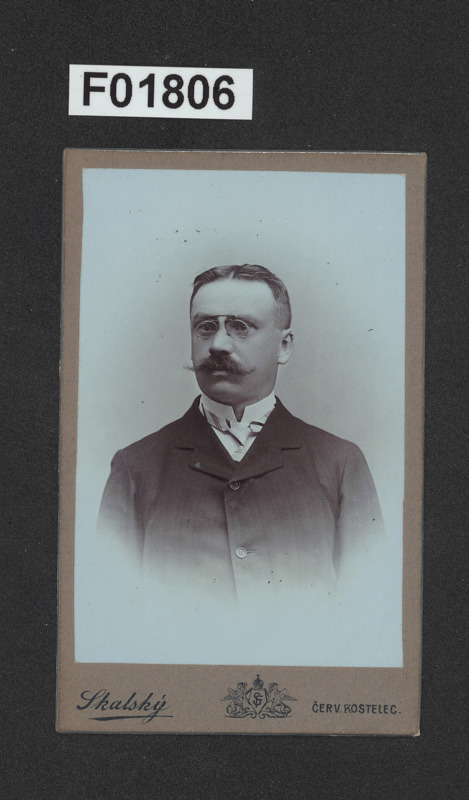 kabinetní portrétní vizitková fotografie