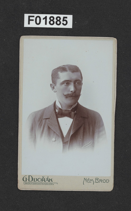 kabinetní portrétní vizitková fotografie