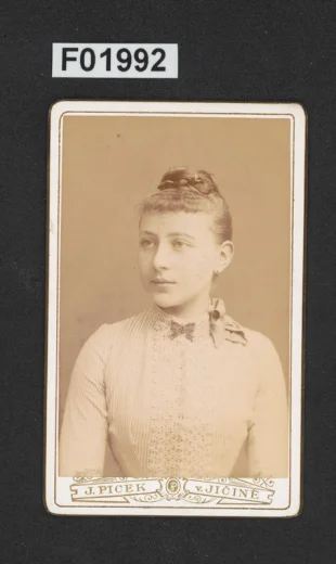kabinetní portrétní vizitková fotografie