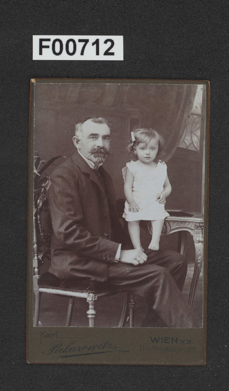 kabinetní portrétní vizitková fotografie