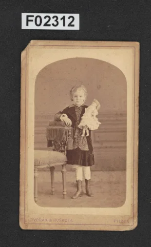 kabinetní portrétní vizitková fotografie