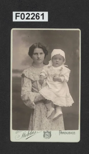kabinetní portrétní vizitková fotografie