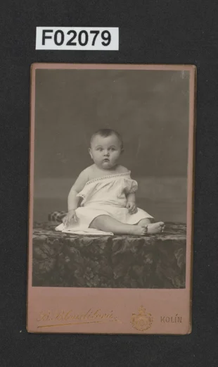 kabinetní portrétní vizitková fotografie