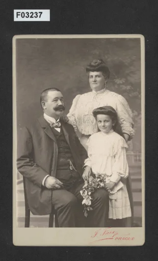 kabinetní portrétní vizitková fotografie