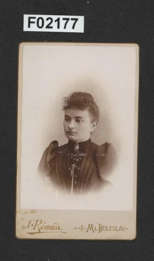 kabinetní portrétní vizitková fotografie