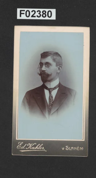 kabinetní portrétní vizitková fotografie