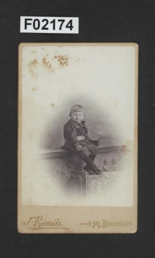 kabinetní portrétní vizitková fotografie