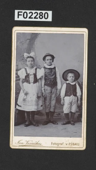 kabinetní portrétní vizitková fotografie