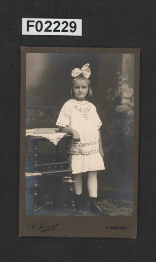 kabinetní portrétní vizitková fotografie