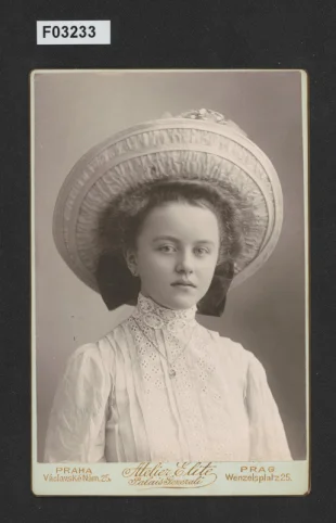 kabinetní portrétní vizitková fotografie