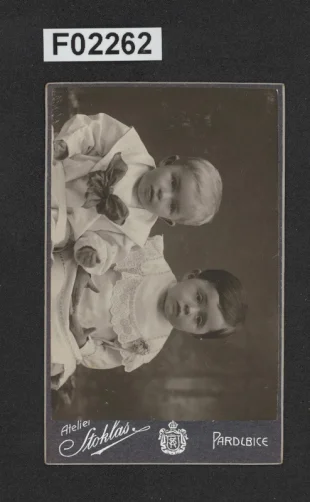 kabinetní portrétní vizitková fotografie